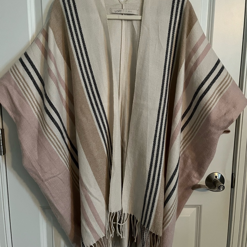 Loft Poncho - Picture 5 of 5